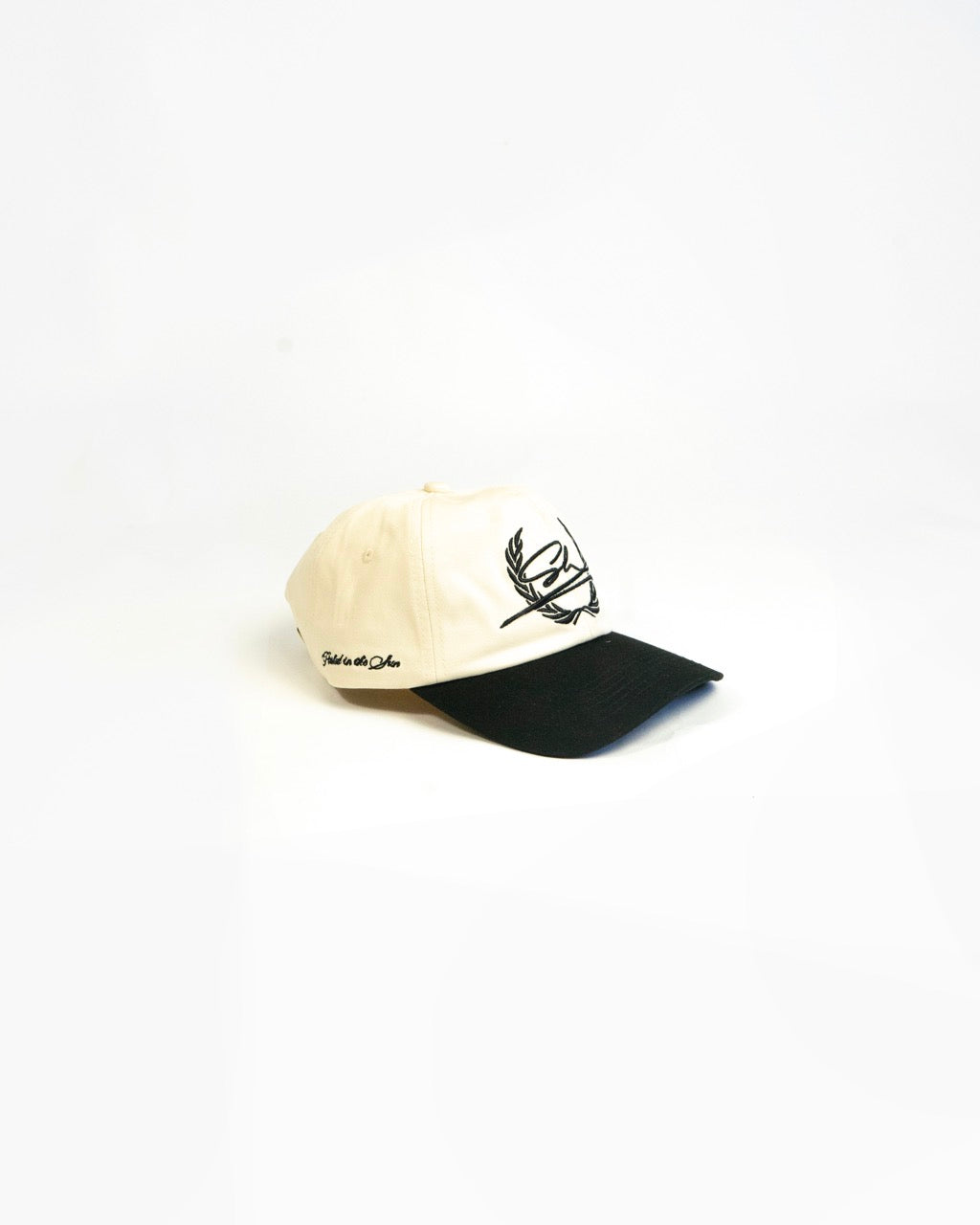 BEIGE BASEBALL HAT BLACK BRIM